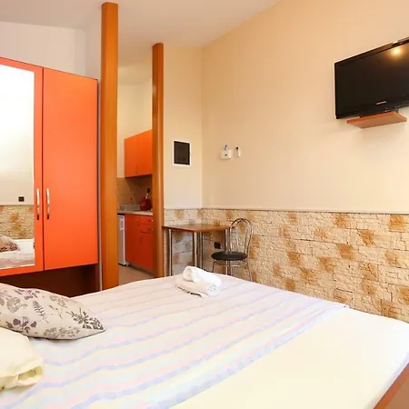 Gasthuis And By The Sea 3*