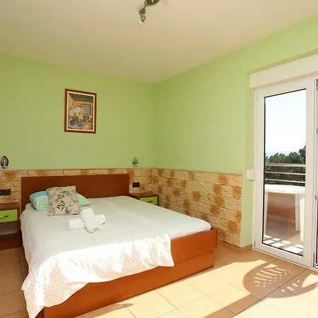 Gasthuis And By The Sea Duće